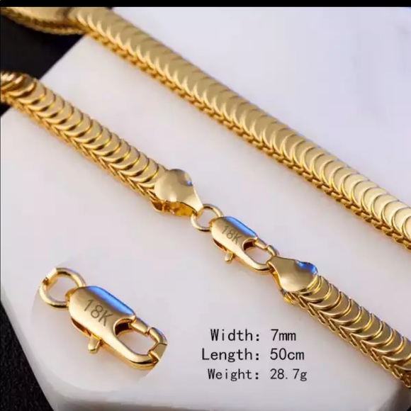 New 18k Gold Finish Chain Necklace - Picture 3 of 4